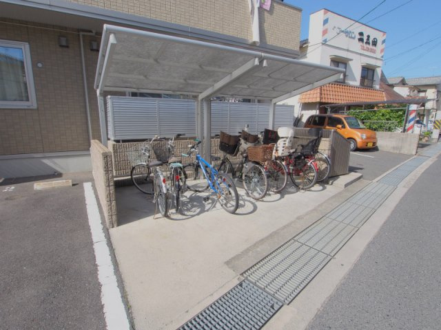 グリーンヒルズ　ウエスト　A棟の駐車場