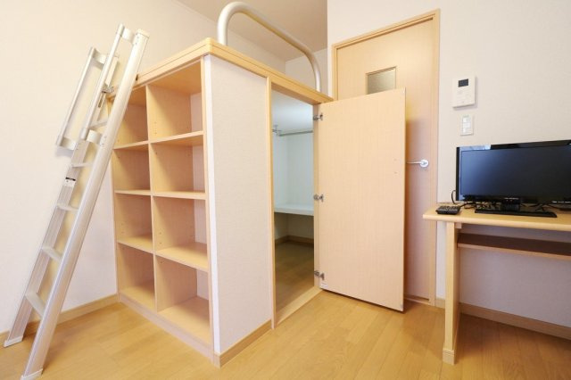 神戸市須磨区鷹取町４丁目の賃貸マンションの内装|ベッドスペースや収納スペースに使い方自由自在