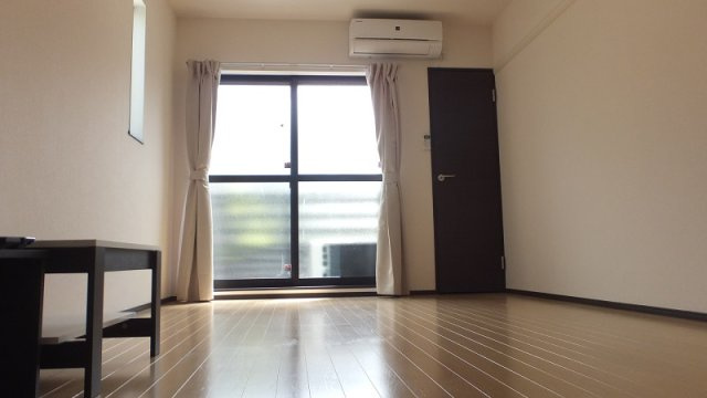 神戸市北区有野中町４丁目のアパートの居間・リビング