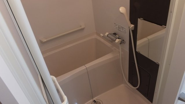 神戸市北区有野中町４丁目のアパートの浴室