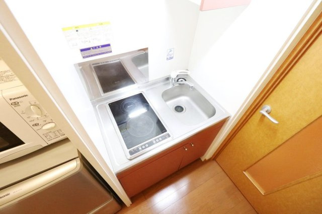 レオパレス六甲北二番館のキッチン|電熱タイプのコンロが２口