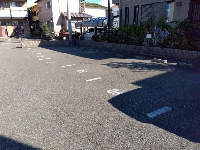 レオパレスメイセイ　Ⅱの駐車場