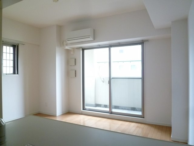 コーポYAHATAナンバ元町の洋室