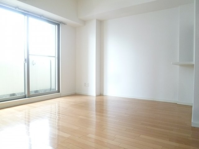 コーポYAHATAナンバ元町の居間・リビング