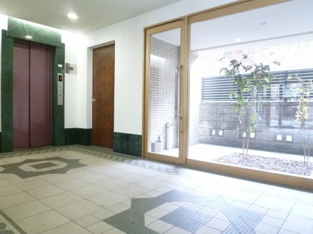 コーポYAHATAナンバ元町のロビー