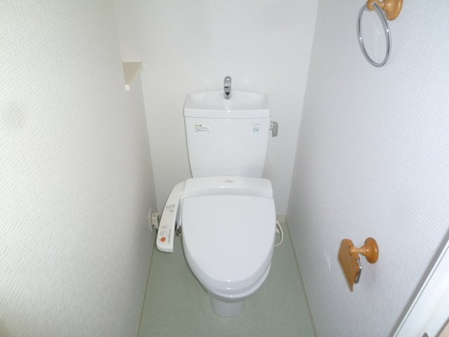 コーポYAHATAナンバ元町のトイレ