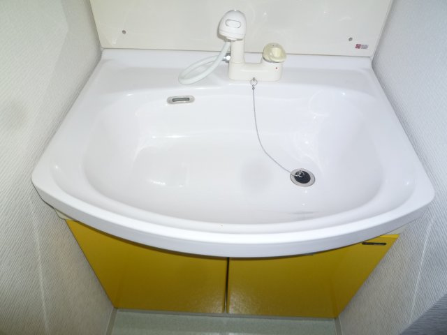 コーポYAHATAナンバ元町の独立洗面台