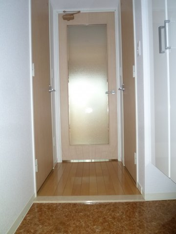 コーポYAHATAナンバ元町の玄関