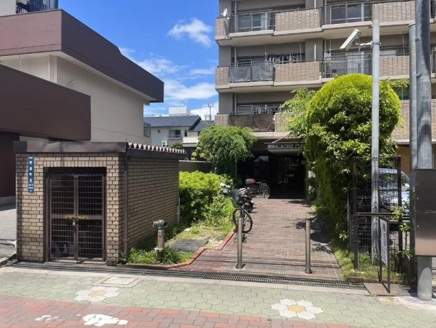 朝日プラザ門真のその他共用部分|ゴミ捨て場
■物件内覧・資金計画相談・住宅ローン相談、リフォーム相談、お問合せ受付中■
※当日・翌日のご内覧、ご相談はお電話でのお問合せがスムーズです！