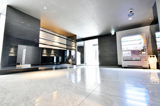 S-RESIDENCE難波Brillerのエントランス