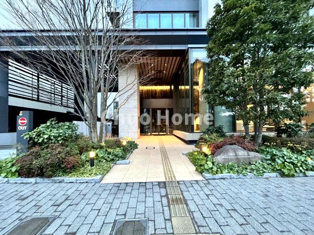 ブリリアタワー上野池之端のエントランス|【エントランス】マンションのエントランスは、その物件の印象を決める、顔とも言える場所です。毎日通る場所ですからきれいなのが一番です。