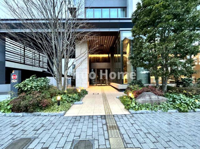 【エントランス】 | ブリリアタワー上野池之端 | 【エントランス】マンションのエントランスは、その物件の印象を決める、顔とも言える場所です。毎日通る場所ですからきれいなのが一番です。