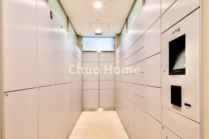 ブリリアタワー上野池之端の設備|【宅配ボックス】在宅時・不在時に関わらず、居住者の代わりに非対面で宅配物を受け取ってくれる便利な設備です。わかりやすくご説明致しますので見学時にはお部屋だけではなく共用部分もぜひチェックしてください。