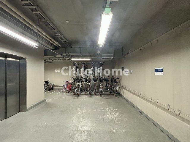 ブリリアタワー上野池之端の駐輪場|【自転車置き場】最新の空き状況や費用などの詳細は担当スタッフまでお問い合わせください。