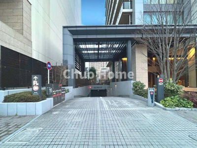 【駐車場】 | ブリリアタワー上野池之端 | 【敷地内駐車場】最新の空き状況や費用などの詳細は担当スタッフまでお問い合わせください。