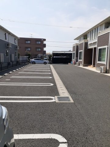 ルミエールの駐車場