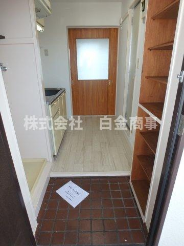 クレシード三光町の玄関
