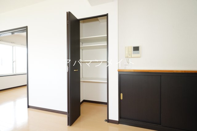 【収納】 | ネオポリストキワⅦ | リビングにある収納スペース