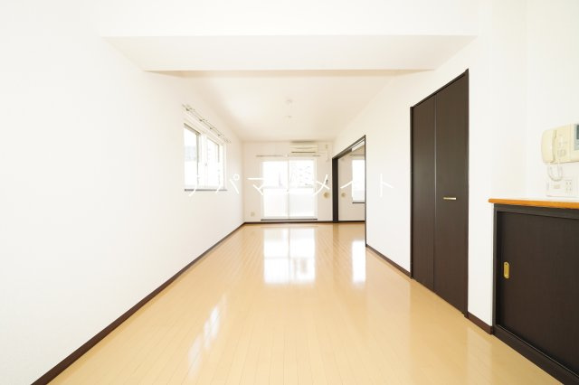 【居間・リビング】 | ネオポリストキワⅦ | 広々したＬＤＫ