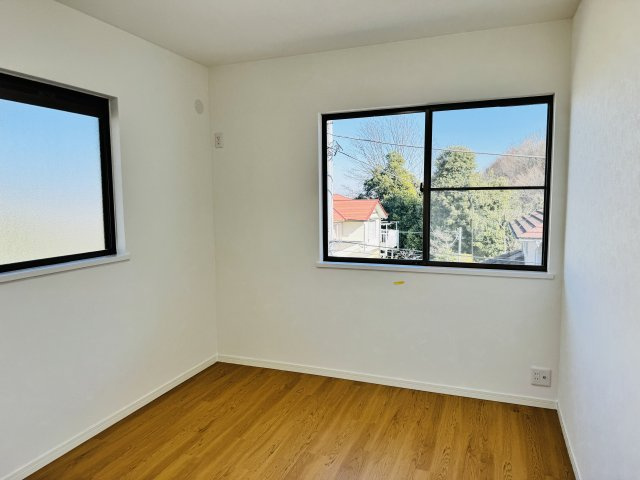 八王子市　丸山町　中古戸建ての洋室|～2階5.5帖の洋室　2面採光で明るく風通しの良いお部屋です～