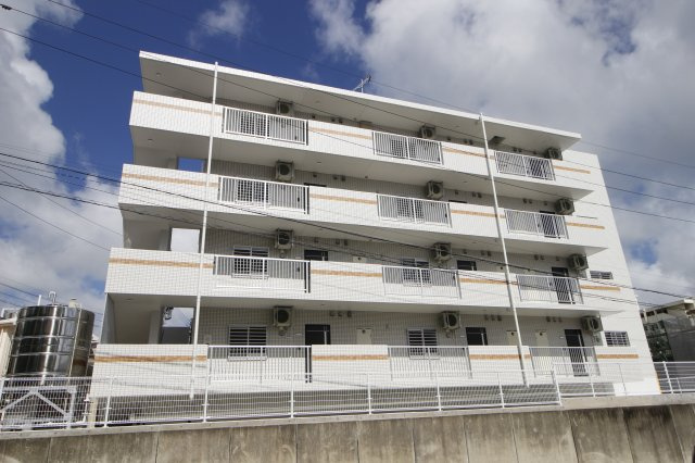 豊見城市宜保５丁目のアパート