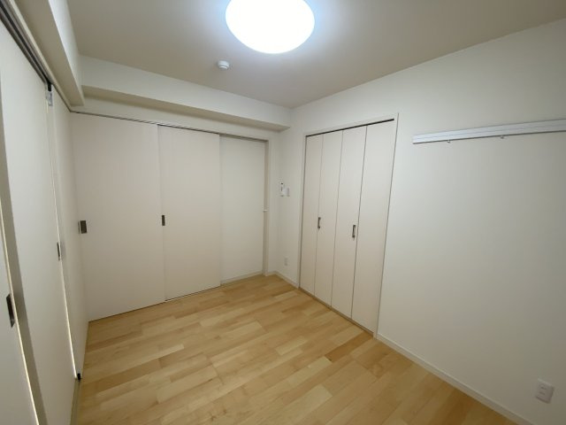 豊見城市宜保５丁目のアパートの居間・リビング