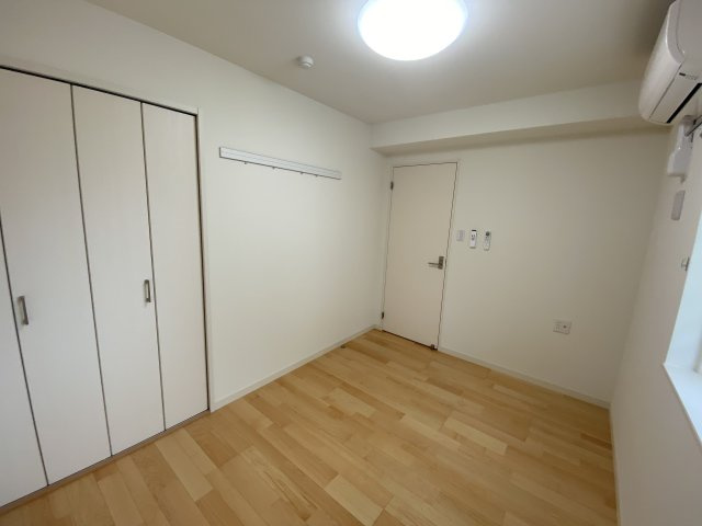 豊見城市宜保５丁目のアパートの居間・リビング