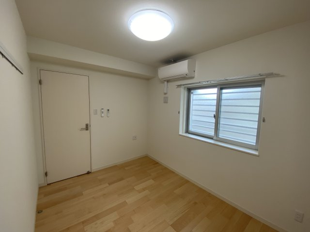 豊見城市宜保５丁目のアパートの居間・リビング