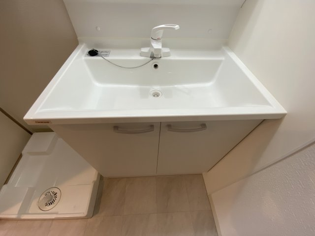 豊見城市宜保５丁目のアパートの洗面所