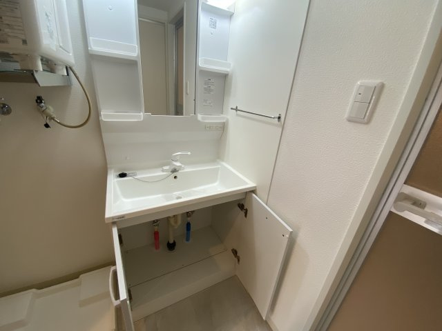 豊見城市宜保５丁目のアパートの洗面所