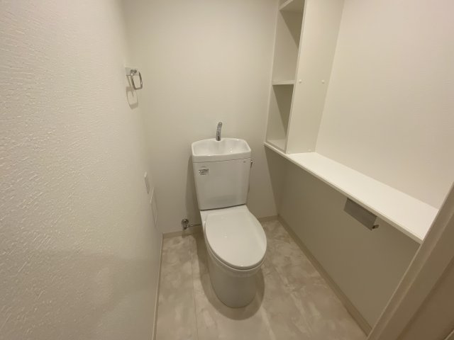 豊見城市宜保５丁目のアパートのトイレ