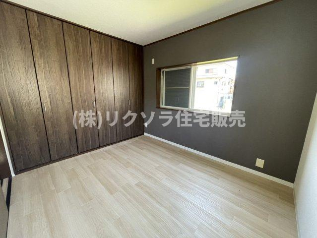 五月田町　中古一戸建ての洋室|洋室5.25帖
■物件内覧・資金計画相談・住宅ローン相談、リフォーム相談、お問合せ受付中■
※当日・翌日のご内覧、ご相談はお電話でのお問合せがスムーズです！