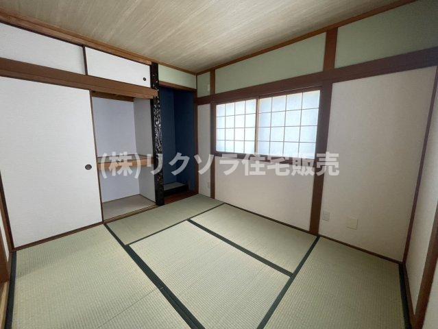 五月田町　中古一戸建ての和室|和室5.25帖
■物件内覧・資金計画相談・住宅ローン相談、リフォーム相談、お問合せ受付中■
※当日・翌日のご内覧、ご相談はお電話でのお問合せがスムーズです！