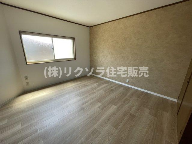 五月田町　中古一戸建ての寝室|洋室7.84帖
■物件内覧・資金計画相談・住宅ローン相談、リフォーム相談、お問合せ受付中■
※当日・翌日のご内覧、ご相談はお電話でのお問合せがスムーズです！