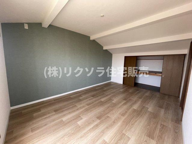 五月田町　中古一戸建ての子供部屋|洋室9.25帖
■物件内覧・資金計画相談・住宅ローン相談、リフォーム相談、お問合せ受付中■
※当日・翌日のご内覧、ご相談はお電話でのお問合せがスムーズです！