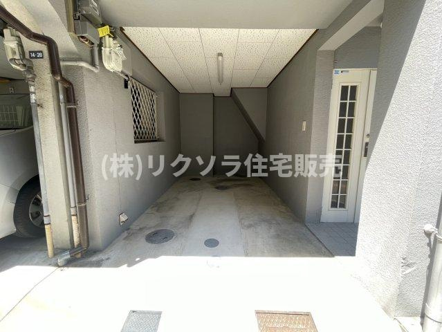五月田町　中古一戸建ての駐車場|1台駐車可能
■物件内覧・資金計画相談・住宅ローン相談、リフォーム相談、お問合せ受付中■
※当日・翌日のご内覧、ご相談はお電話でのお問合せがスムーズです！