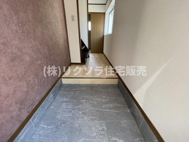五月田町　中古一戸建ての内装|玄関内部
■物件内覧・資金計画相談・住宅ローン相談、リフォーム相談、お問合せ受付中■
※当日・翌日のご内覧、ご相談はお電話でのお問合せがスムーズです！