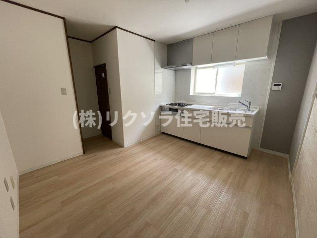 五月田町　中古一戸建ての居間・リビング|LDK7.0帖
■物件内覧・資金計画相談・住宅ローン相談、リフォーム相談、お問合せ受付中■
※当日・翌日のご内覧、ご相談はお電話でのお問合せがスムーズです！
