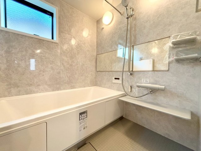 世田谷区上馬5丁目　新築戸建の浴室|浴室乾燥機付きのため、雨の日の洗濯物干しやカビの予防にも役立ちます。

ご内見希望・資料請求などお気軽にお問い合わせ下さい！
03-5990-5201