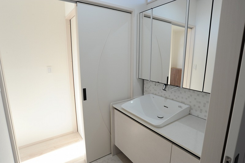 中野市大字中野　中古住宅の独立洗面台