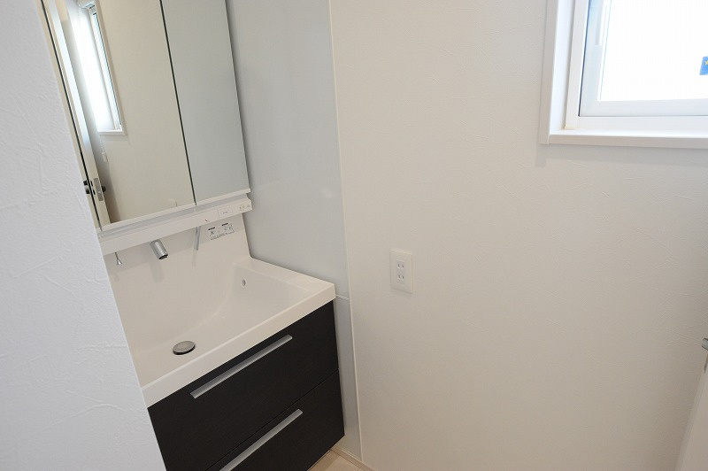 中野市大字中野　中古住宅の独立洗面台