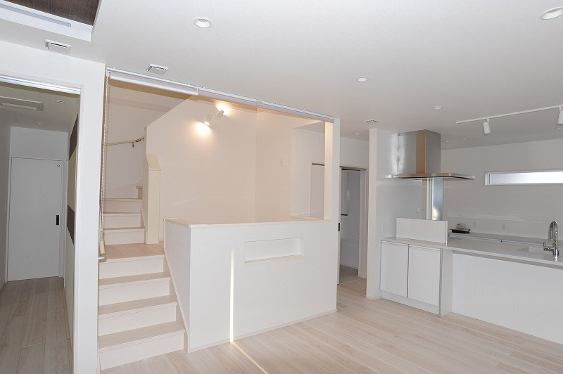 中野市大字中野　中古住宅の居間・リビング