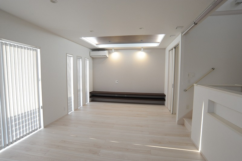 中野市大字中野　中古住宅の居間・リビング