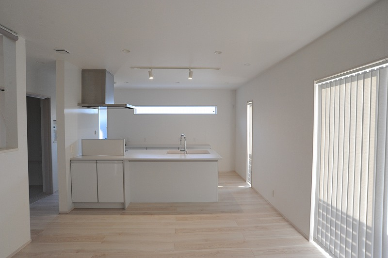 中野市大字中野　中古住宅の居間・リビング