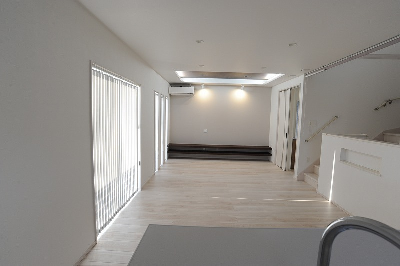 中野市大字中野　中古住宅の居間・リビング