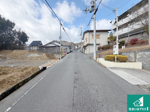 加東市下滝野　第12期　新築一戸建ての前面道路含む現地写真|周辺は落ち着いた街並みの住宅地！子育てがしやすい住環境です！まだ未完成ですが、現地でしかわからない事もございます。是非一度ご覧ください。