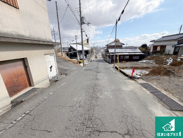 加東市下滝野　第12期　新築一戸建ての前面道路含む現地写真|周辺は落ち着いた街並みの住宅地！子育てがしやすい住環境です！まだ未完成ですが、現地でしかわからない事もございます。是非一度ご覧ください。