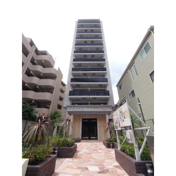 プレジオ西中島ASIANの外観