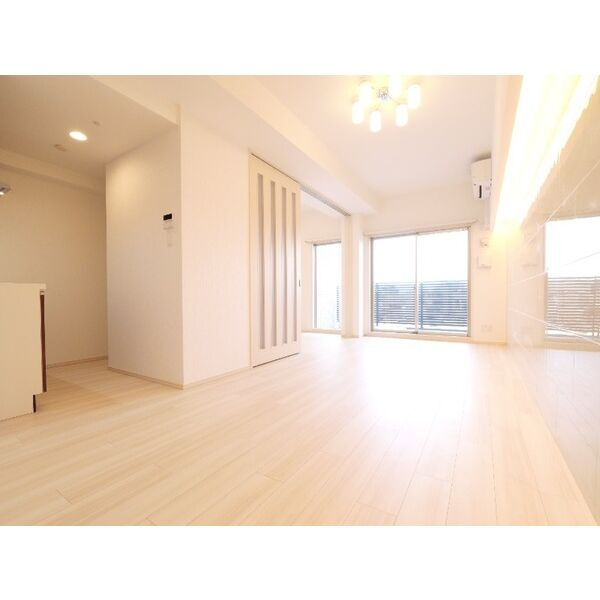 プレジオ西中島ASIANの居間・リビング