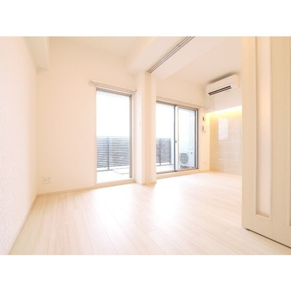 プレジオ西中島ASIANの居間・リビング